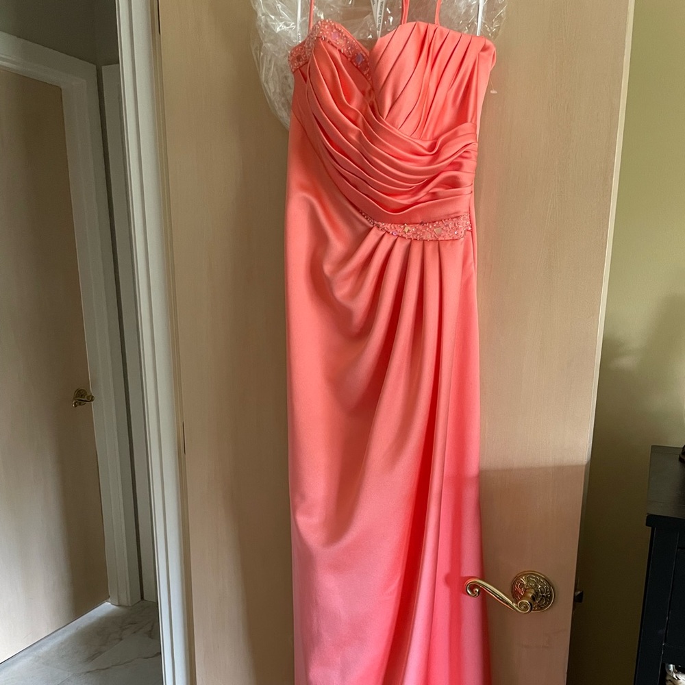 Beautiful Coral strapless Beaded Bridesmaid Gown Size 6-
